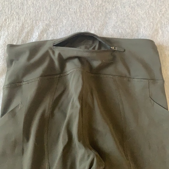 Lululemon mesh crops. Size 2. - Picture 3 of 4
